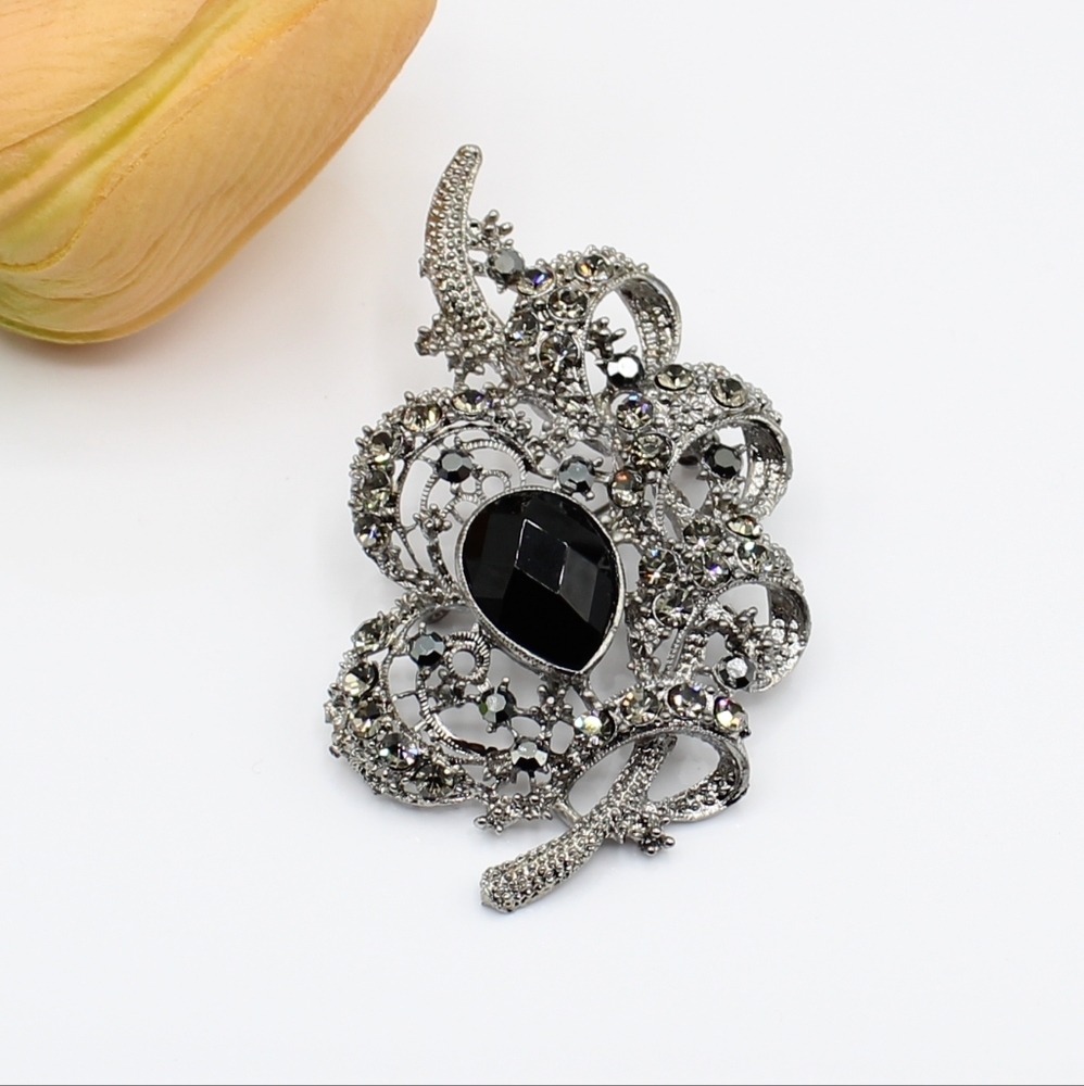 Rhinestone and maracasite statement brooch - Picture 2 of 6